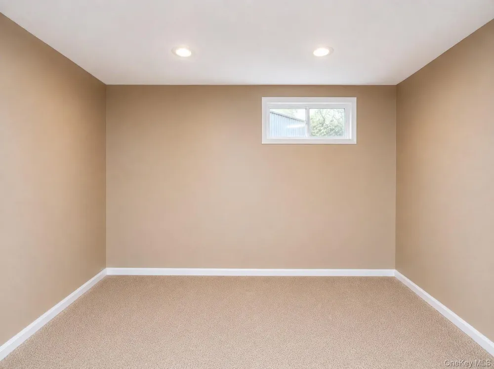 2401 Wave Avenue Medford, NY 11763