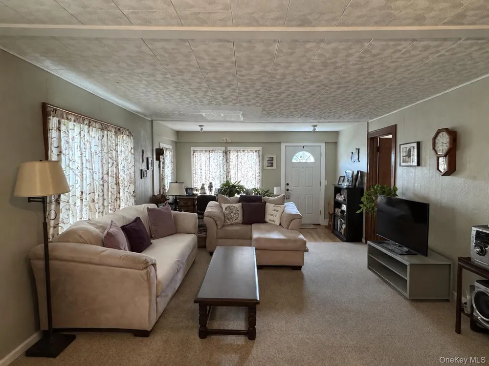 16 Esopus Avenue Kingston, NY 12401