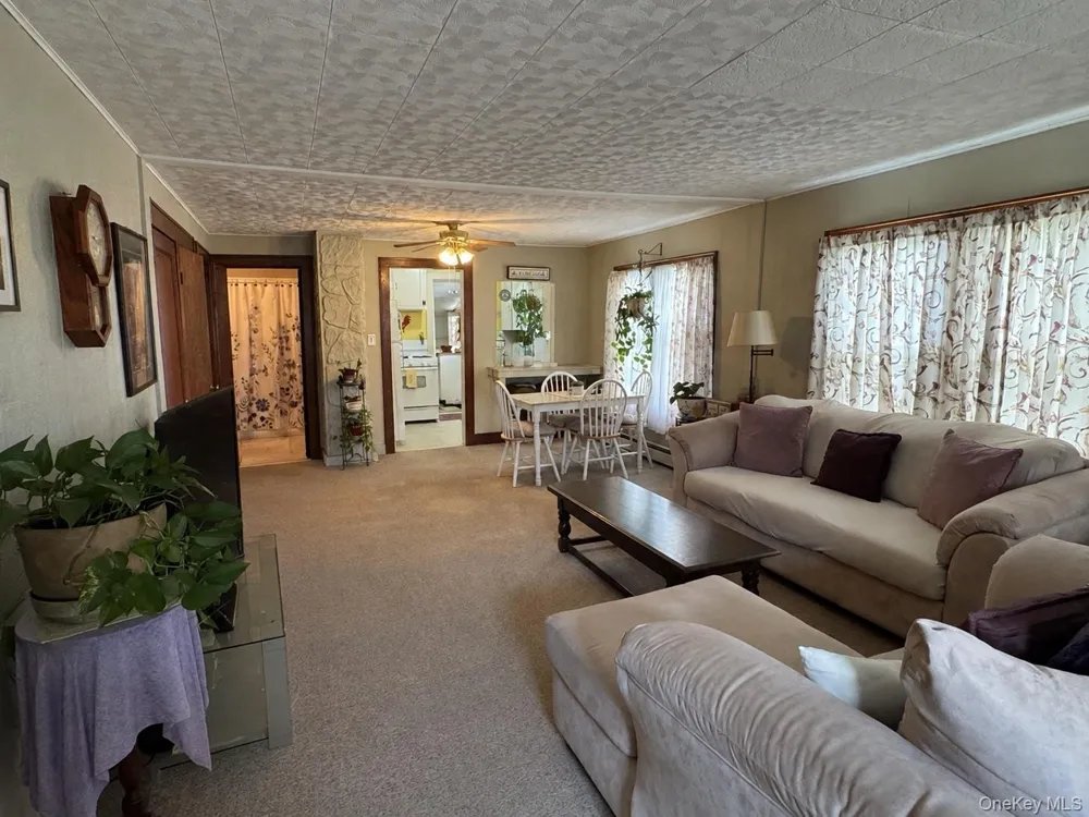 16 Esopus Avenue Kingston, NY 12401
