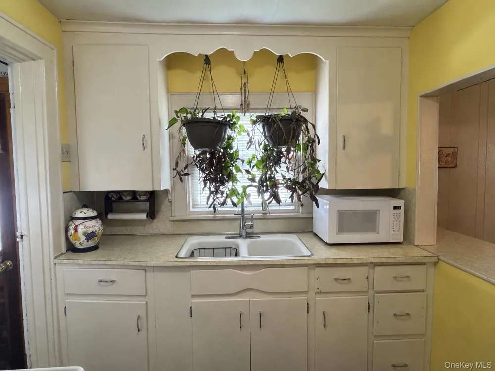 16 Esopus Avenue Kingston, NY 12401