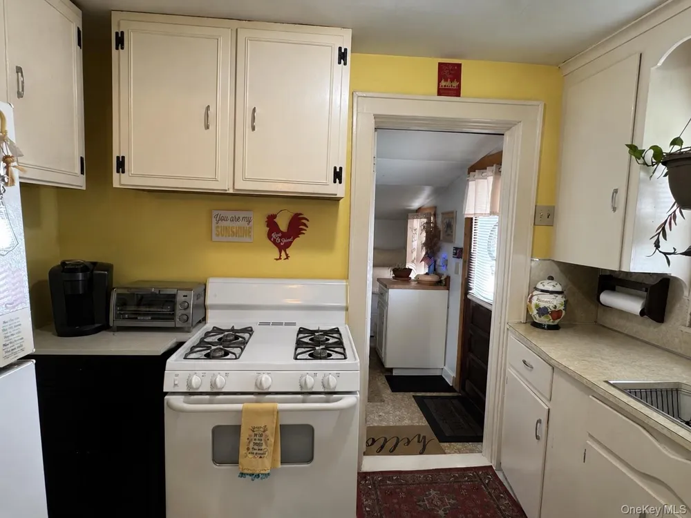 16 Esopus Avenue Kingston, NY 12401