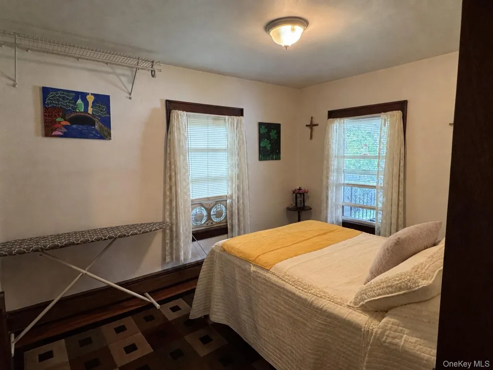 16 Esopus Avenue Kingston, NY 12401