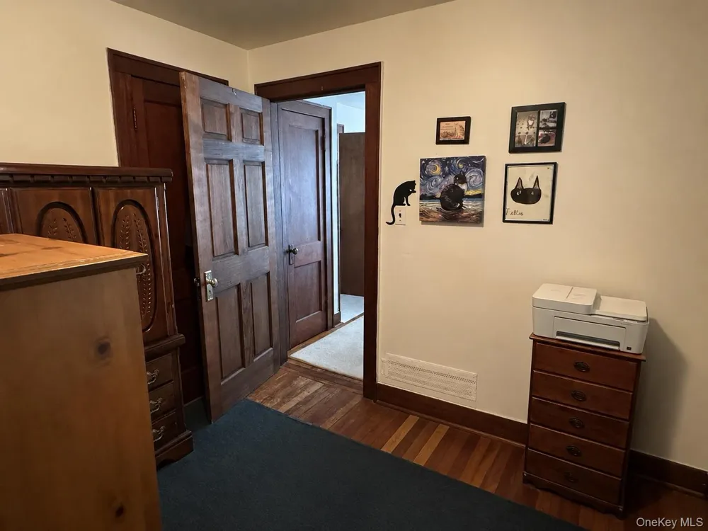 16 Esopus Avenue Kingston, NY 12401