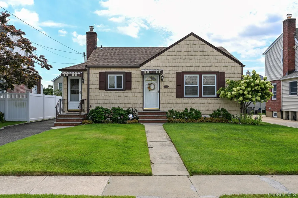 1073 Hancock Avenue Franklin Square, NY 11010