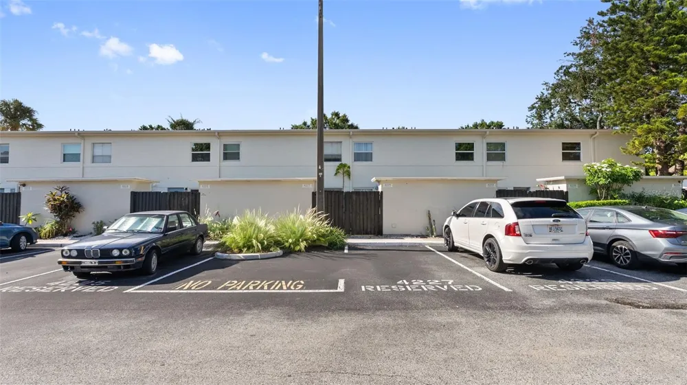 4227 LA PALMA COURT Tampa, FL 33611