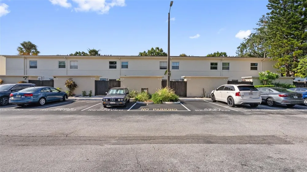 4227 LA PALMA COURT Tampa, FL 33611
