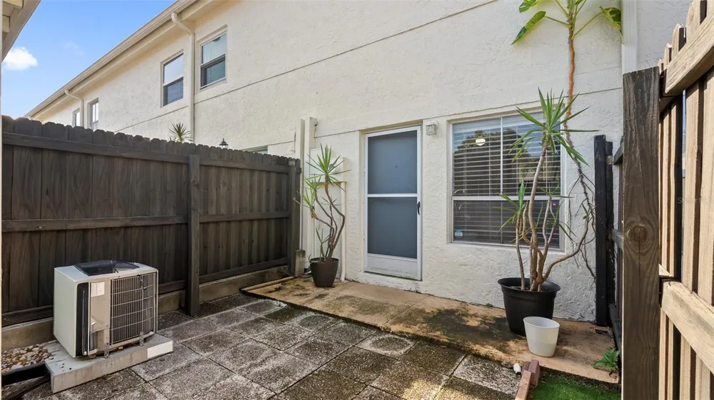4227 LA PALMA COURT Tampa, FL 33611