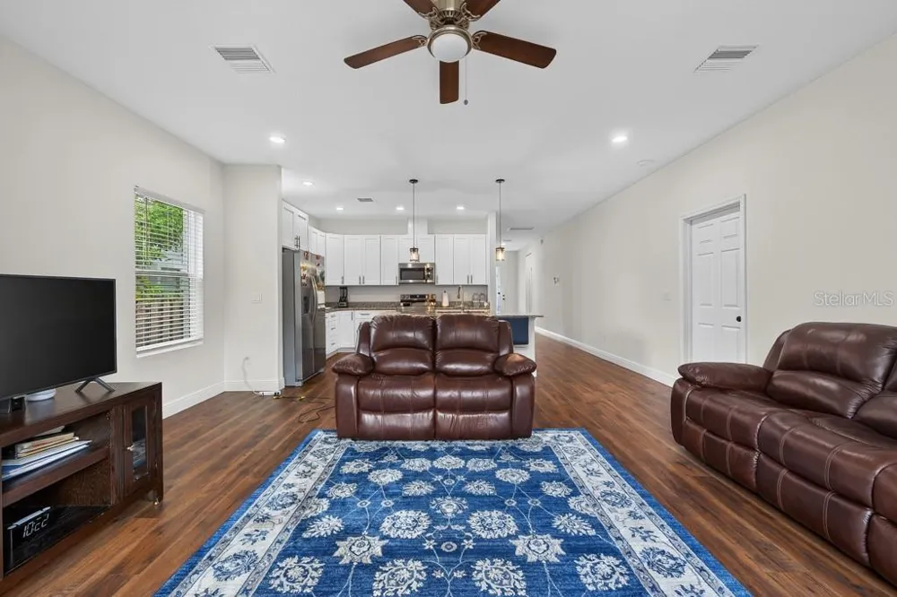 8118 SEMMES STREET Tampa, FL 33604