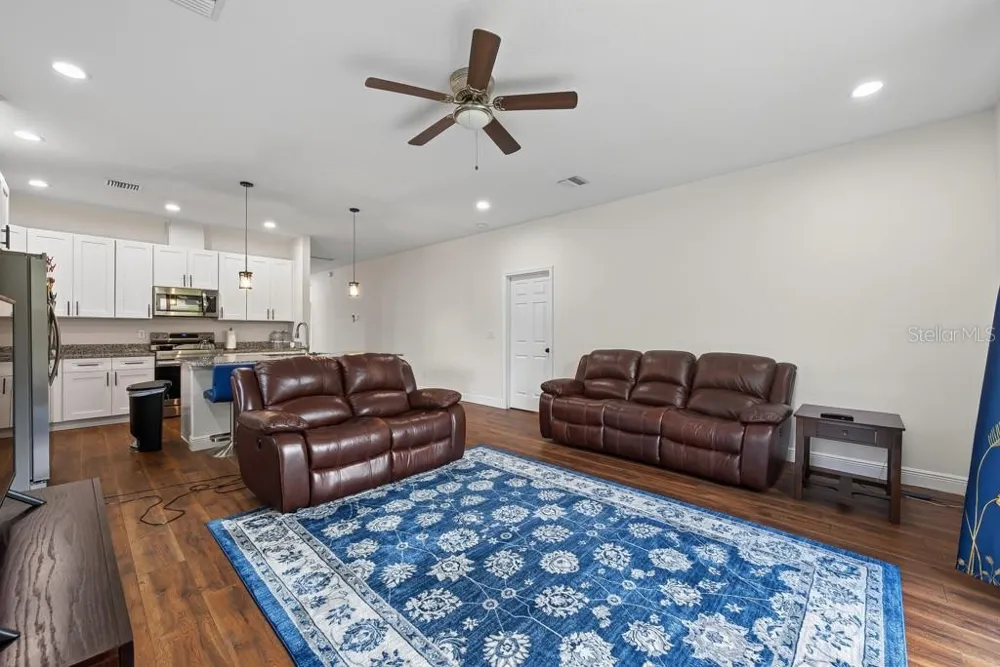 8118 SEMMES STREET Tampa, FL 33604