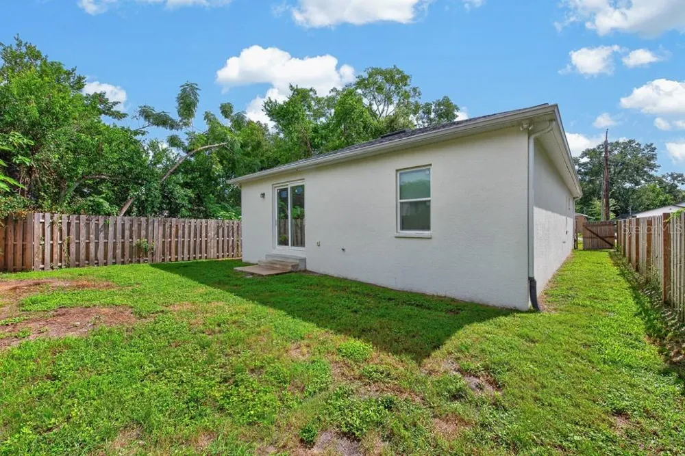 8118 SEMMES STREET Tampa, FL 33604