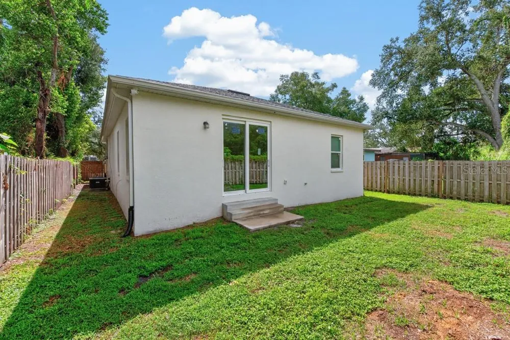 8118 SEMMES STREET Tampa, FL 33604