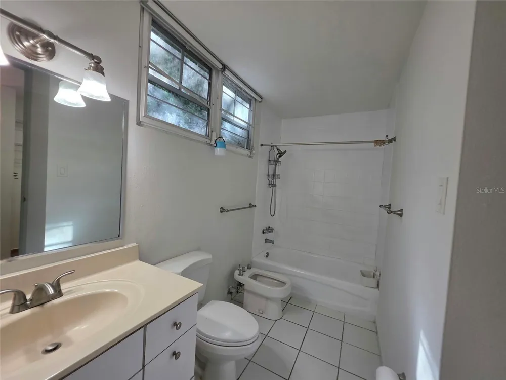 Cond. El Bosque LOS BAEZ #1602 Guaynabo, PR 00971
