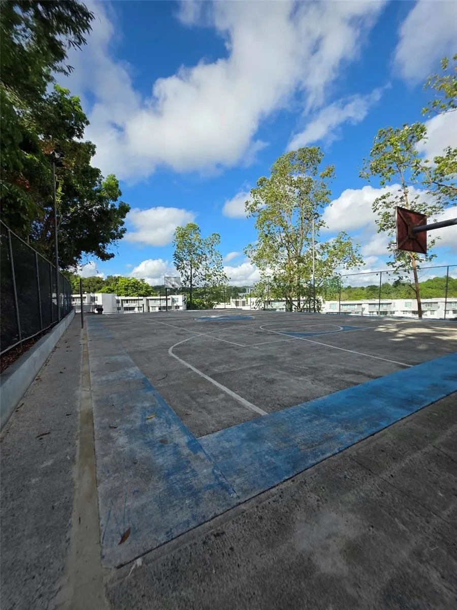Cond. El Bosque LOS BAEZ #1602 Guaynabo, PR 00971