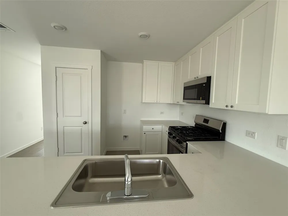 785 Whoopers Loop Uhland, TX 78640