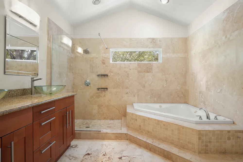 2501 Del Curto Road Austin, TX 78704