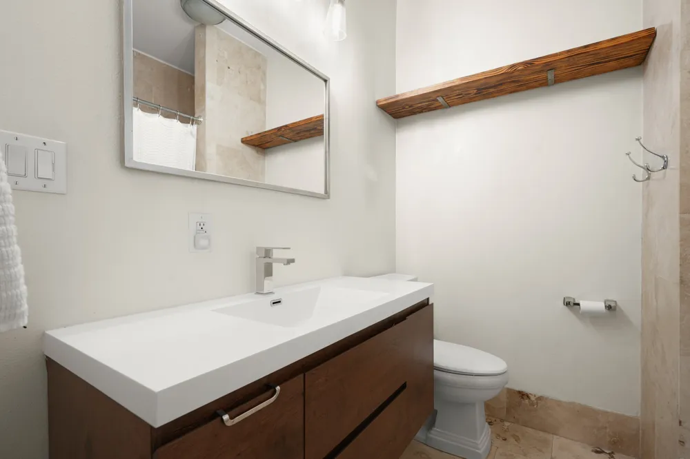 2501 Del Curto Road Austin, TX 78704