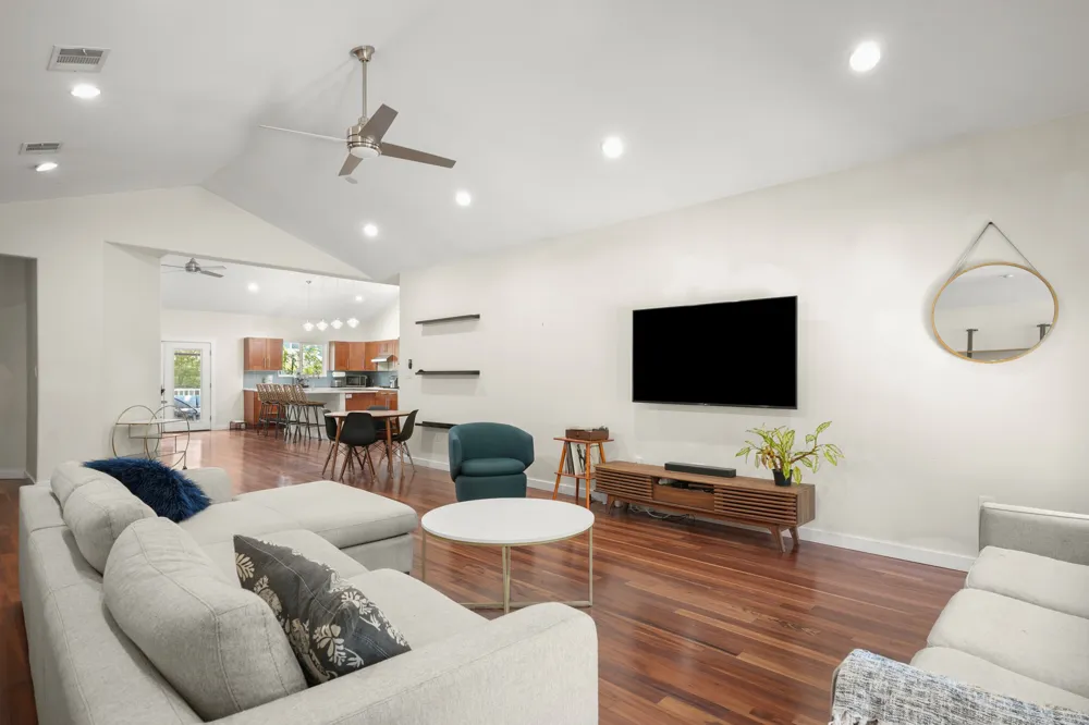2501 Del Curto Road Austin, TX 78704