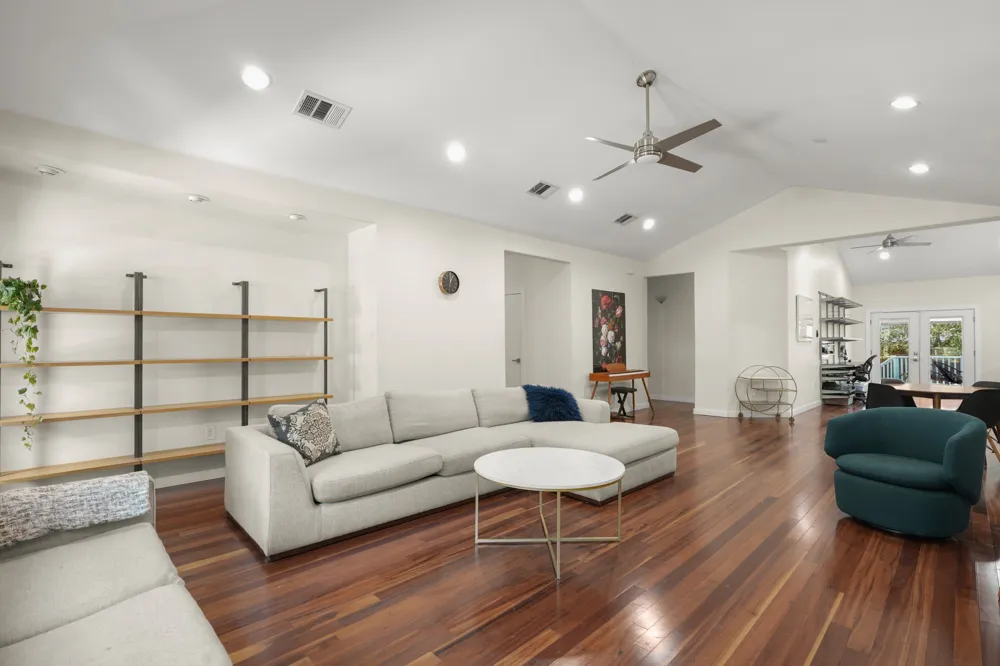 2501 Del Curto Road Austin, TX 78704
