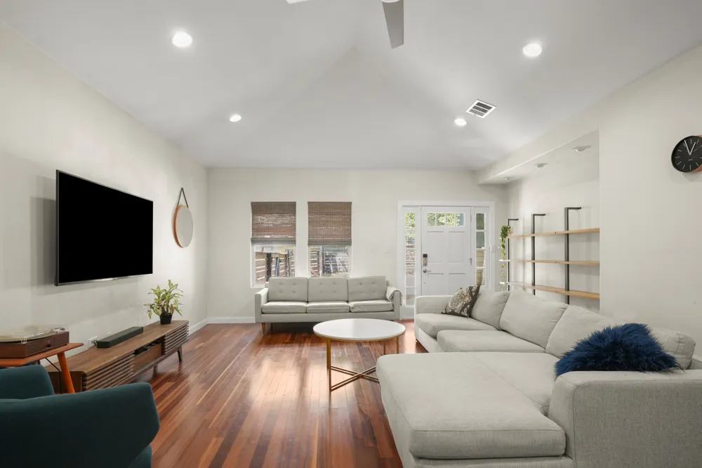 2501 Del Curto Road Austin, TX 78704