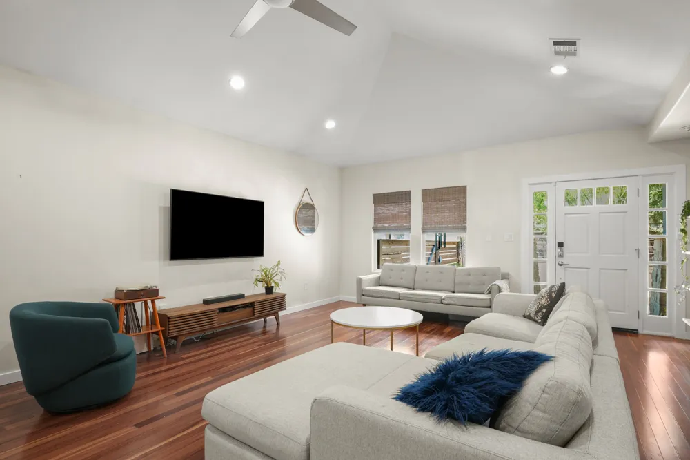 2501 Del Curto Road Austin, TX 78704