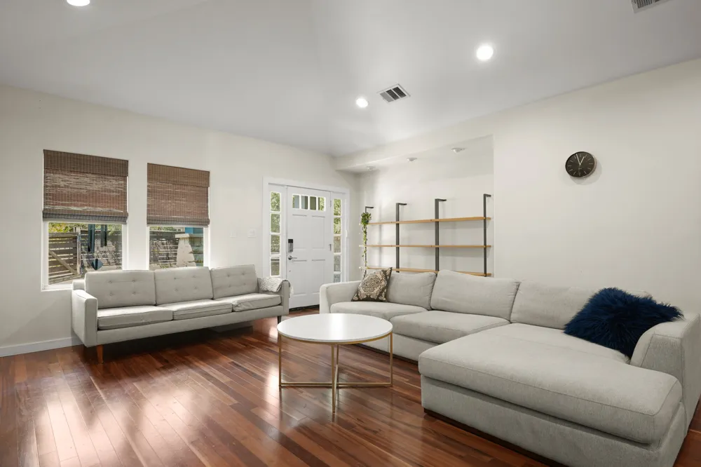 2501 Del Curto Road Austin, TX 78704