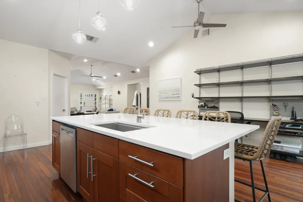 2501 Del Curto Road Austin, TX 78704