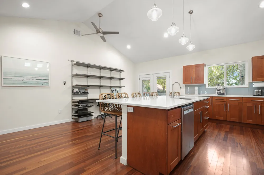 2501 Del Curto Road Austin, TX 78704