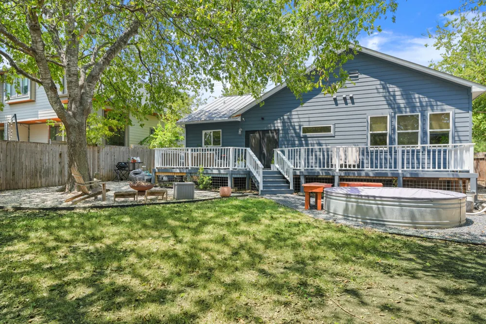 2501 Del Curto Road Austin, TX 78704