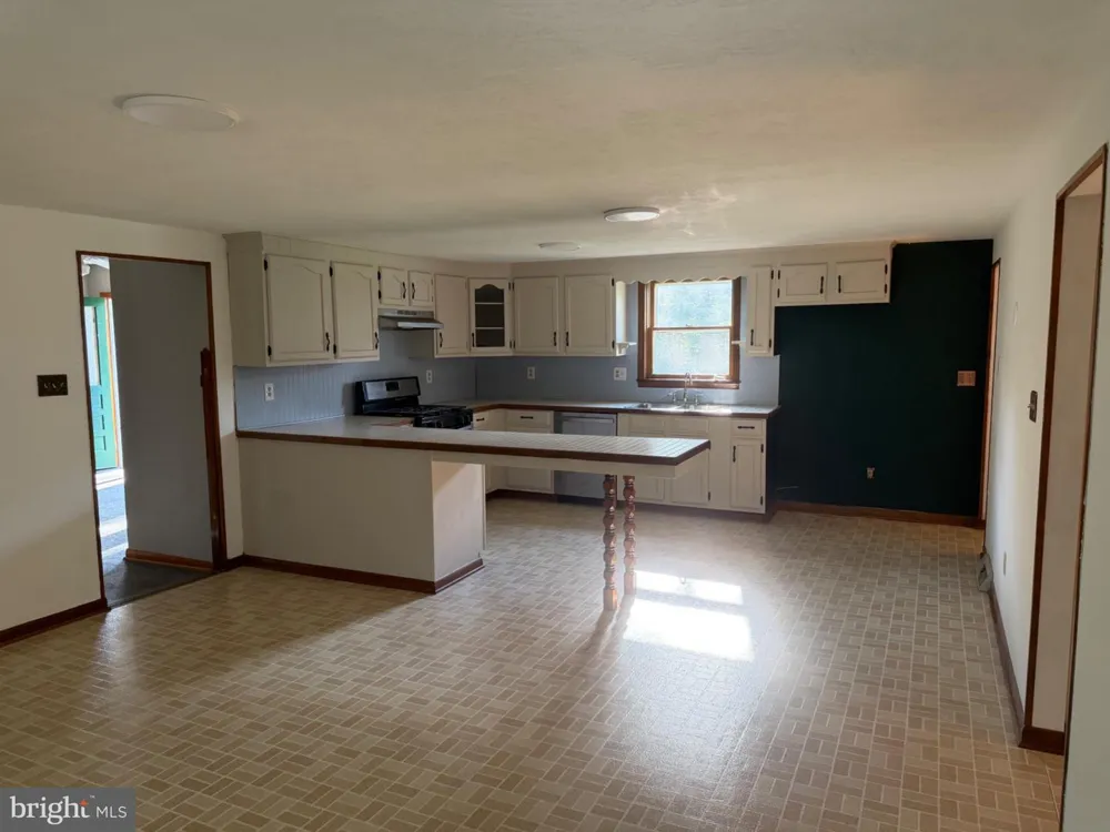 2403 FAIRVEIW Berkeley Springs, WV 25411