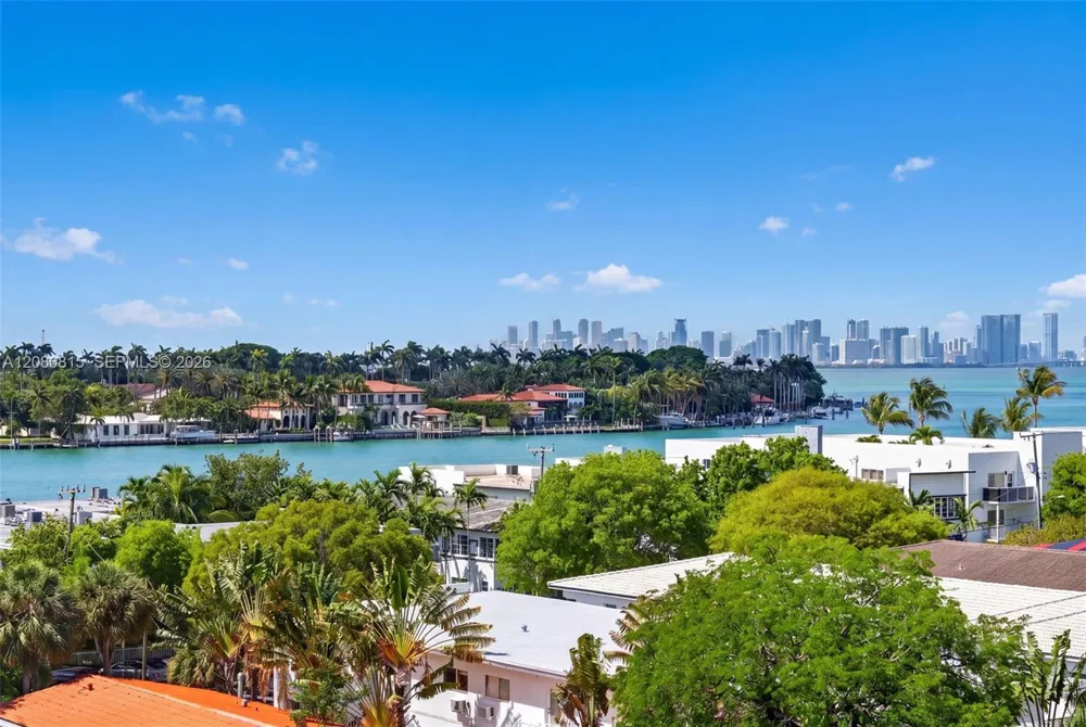 6900 Bay Dr #6B Miami Beach, FL 33141