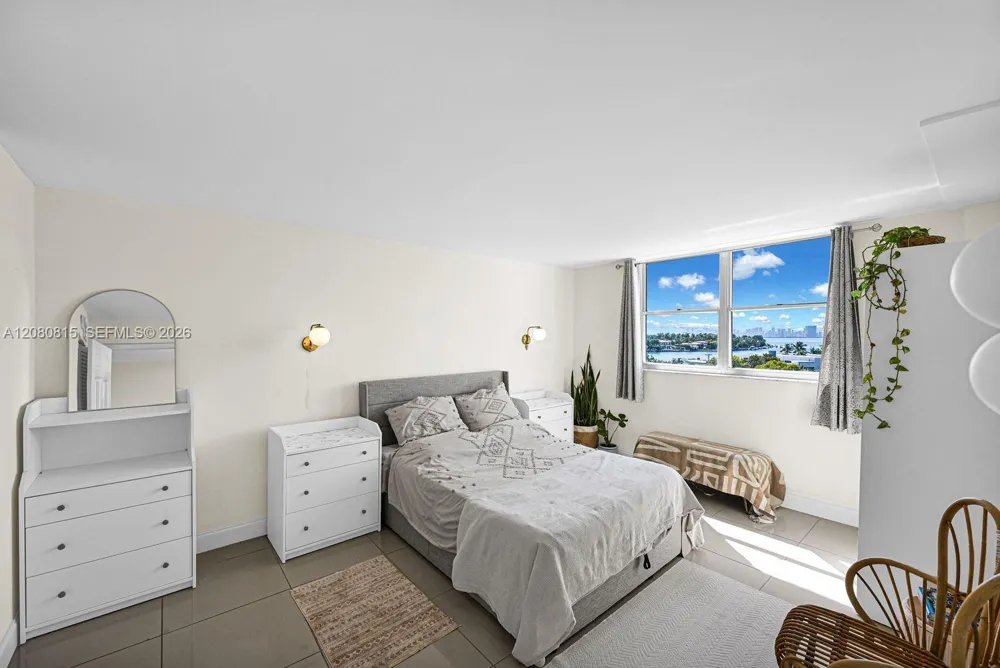 6900 Bay Dr #6B Miami Beach, FL 33141
