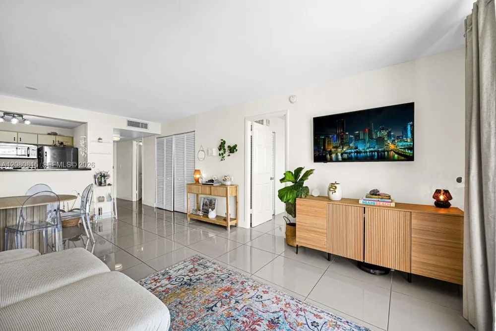 6900 Bay Dr #6B Miami Beach, FL 33141