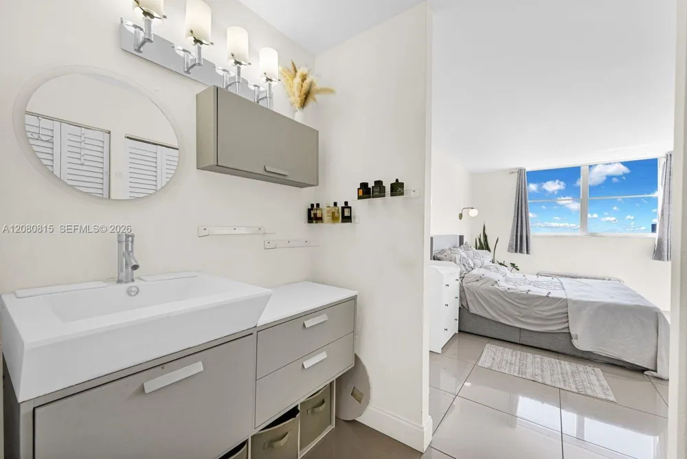 6900 Bay Dr #6B Miami Beach, FL 33141