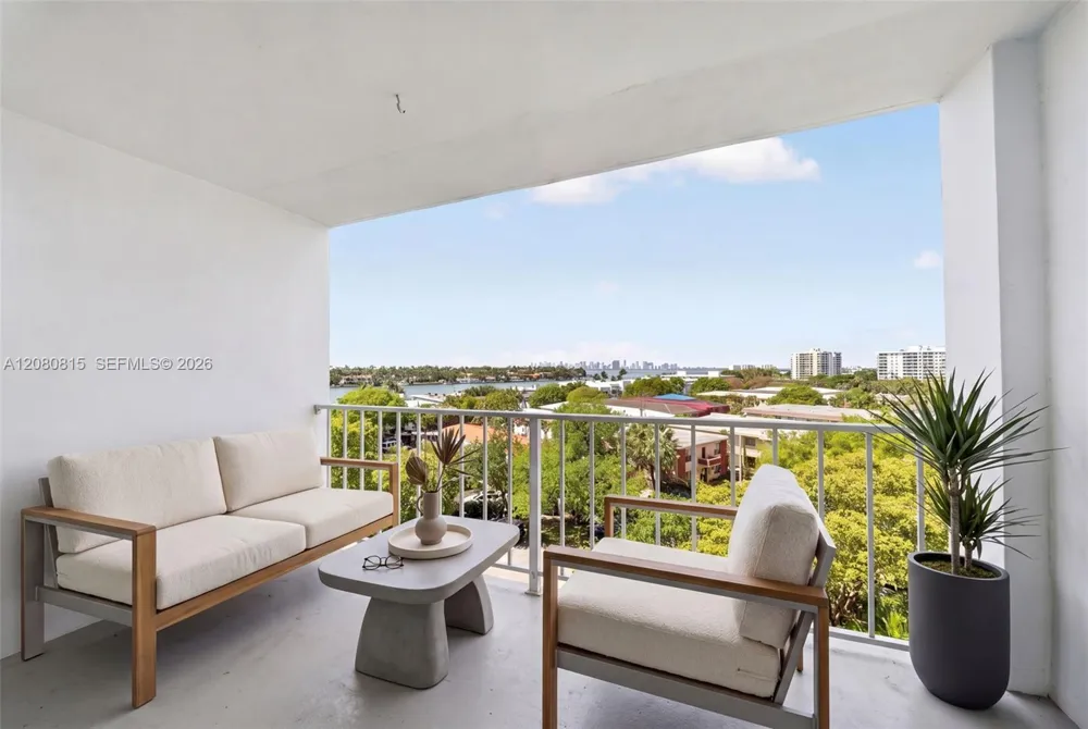 6900 Bay Dr #6B Miami Beach, FL 33141