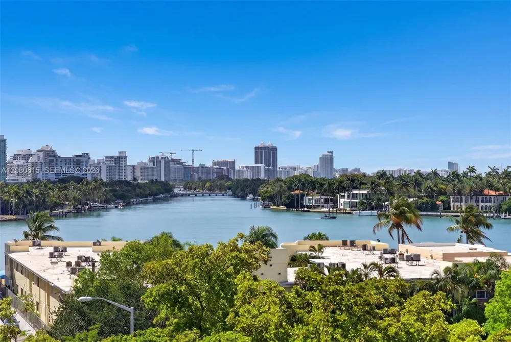 6900 Bay Dr #6B Miami Beach, FL 33141