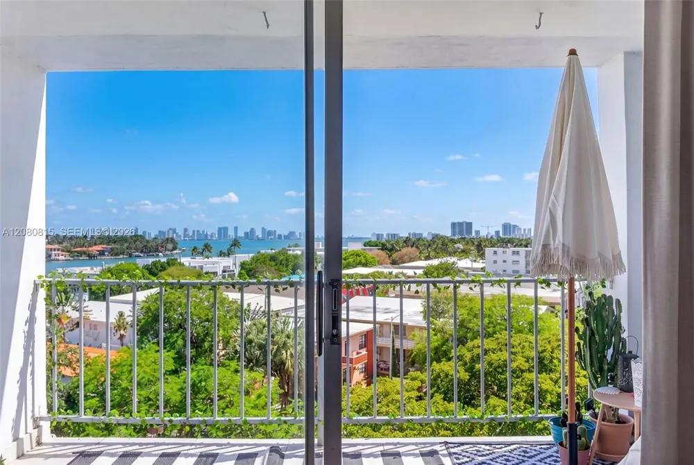 6900 Bay Dr #6B Miami Beach, FL 33141