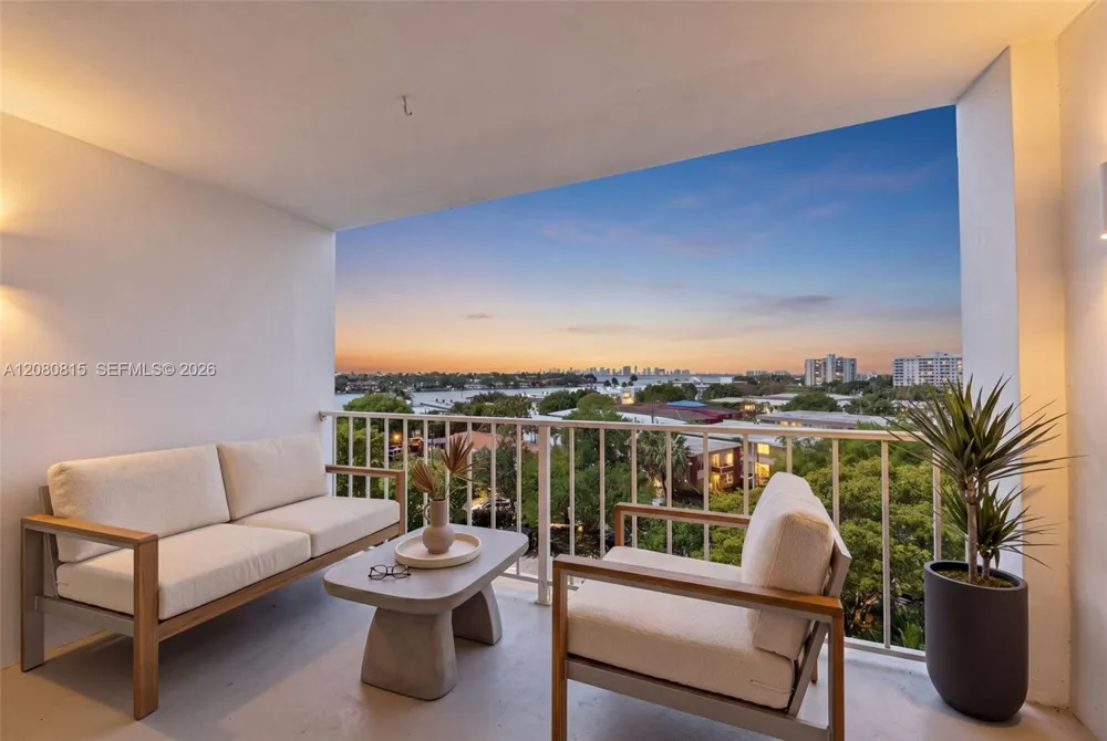 6900 Bay Dr #6B Miami Beach, FL 33141
