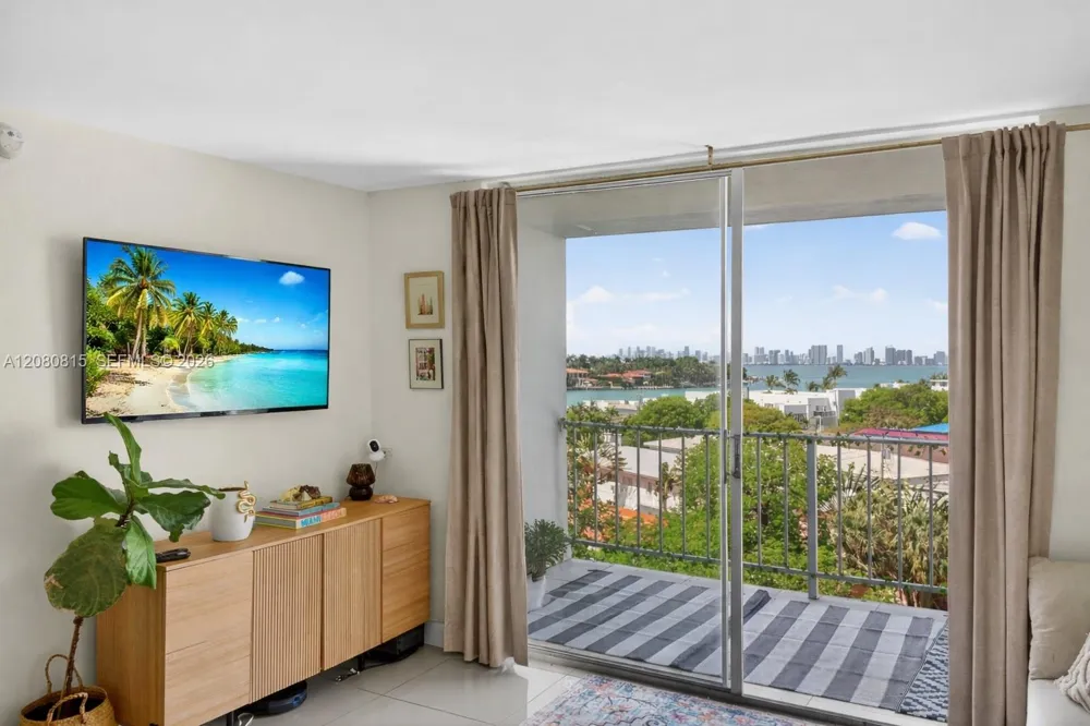 6900 Bay Dr #6B Miami Beach, FL 33141
