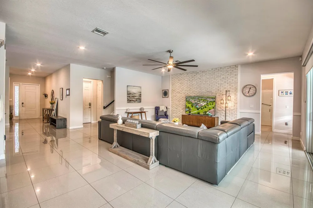 1086 Ember Ridge Run Loxahatchee, FL 33470
