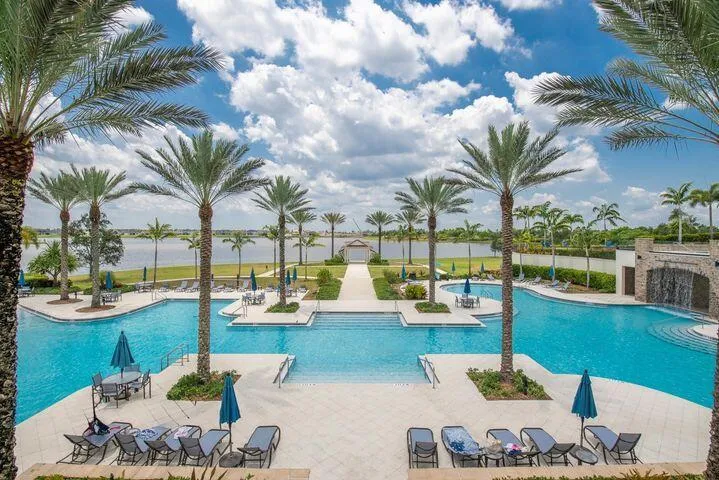 1086 Ember Ridge Run Loxahatchee, FL 33470