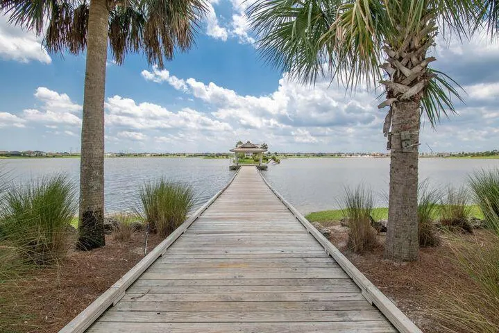 1086 Ember Ridge Run Loxahatchee, FL 33470