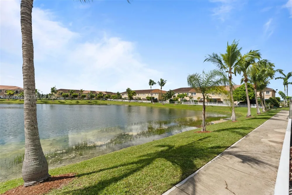 16570 SW 70th St Miami, FL 33193