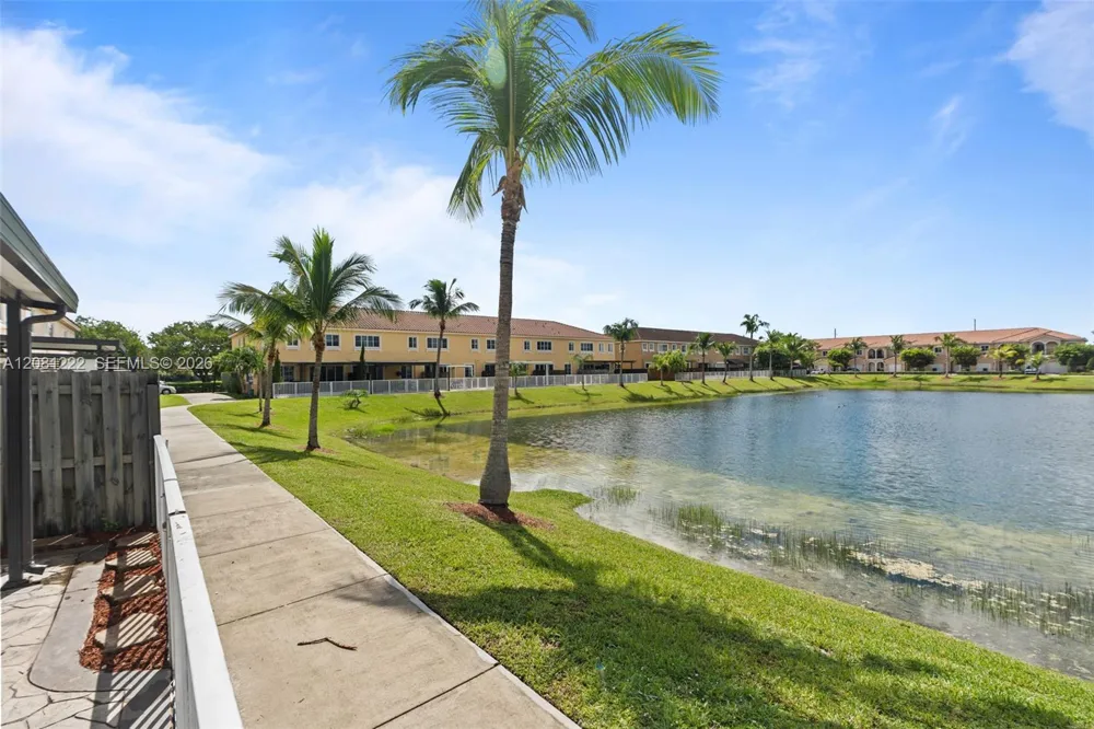 16570 SW 70th St Miami, FL 33193