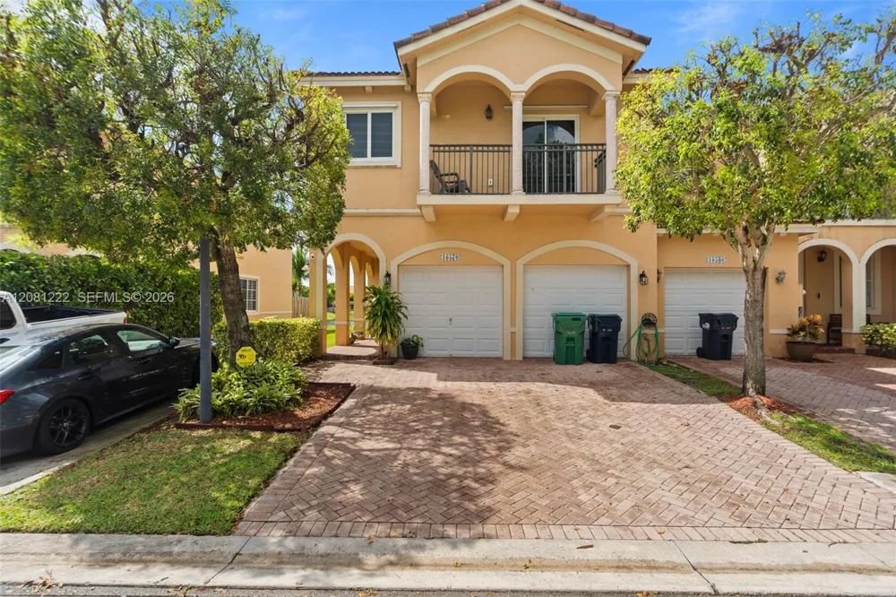 16570 SW 70th St Miami, FL 33193