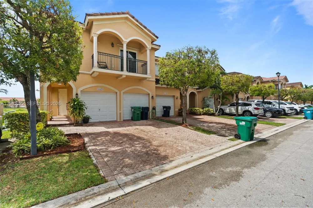 16570 SW 70th St Miami, FL 33193