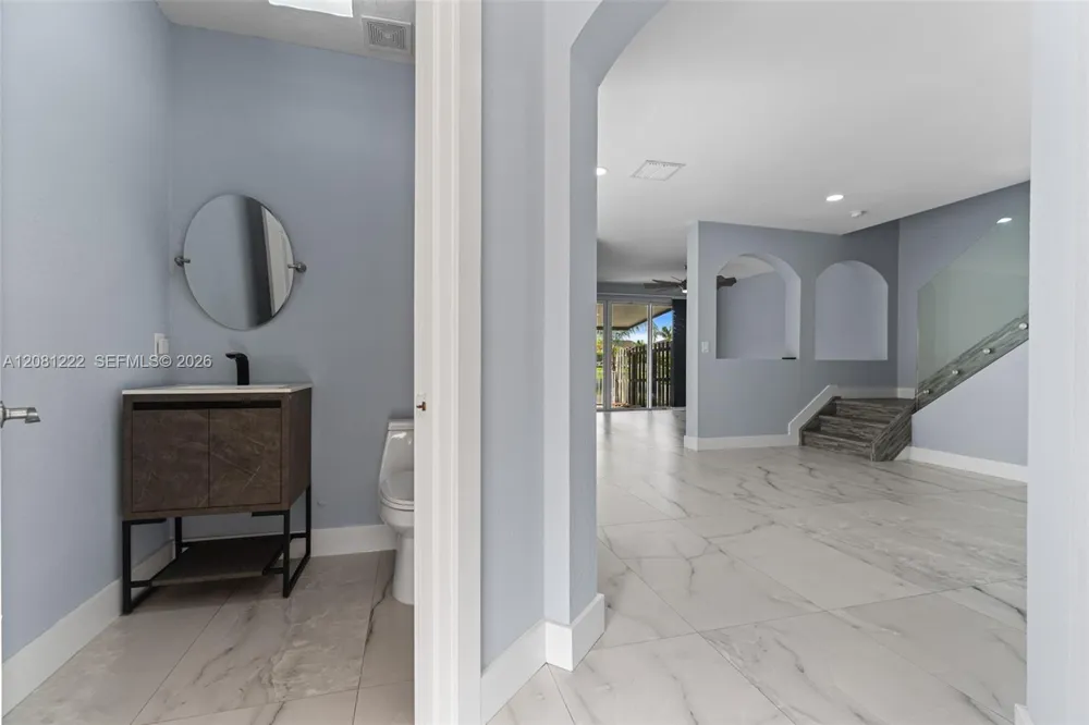 16570 SW 70th St Miami, FL 33193