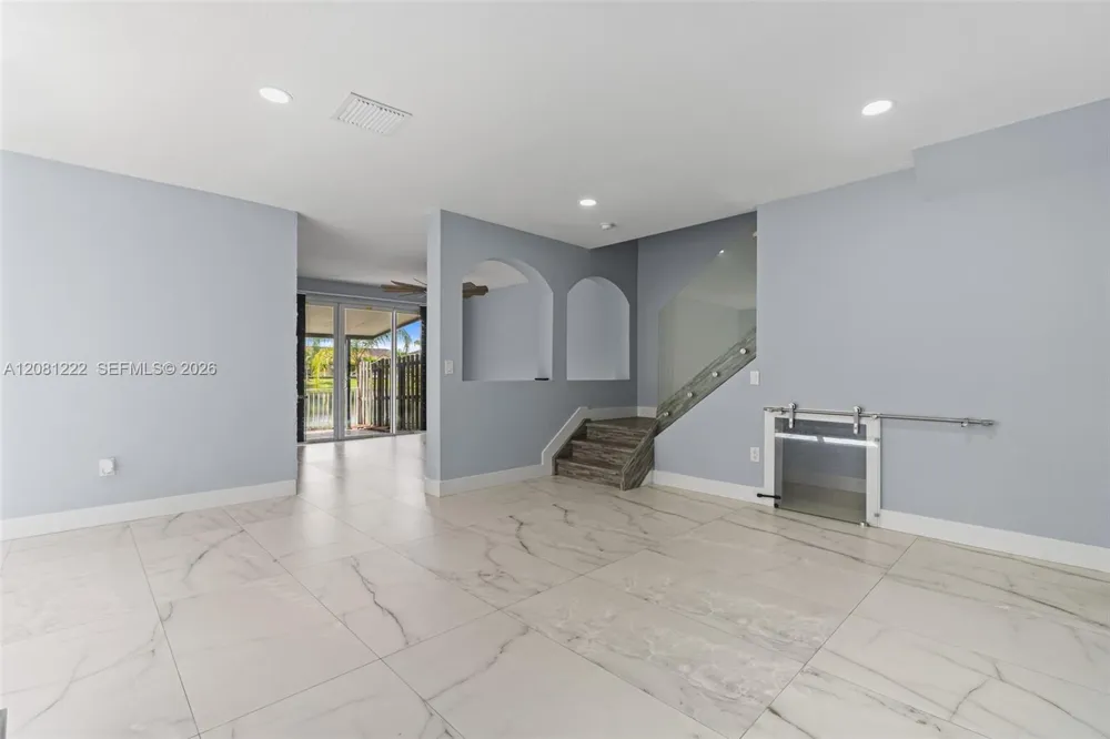 16570 SW 70th St Miami, FL 33193