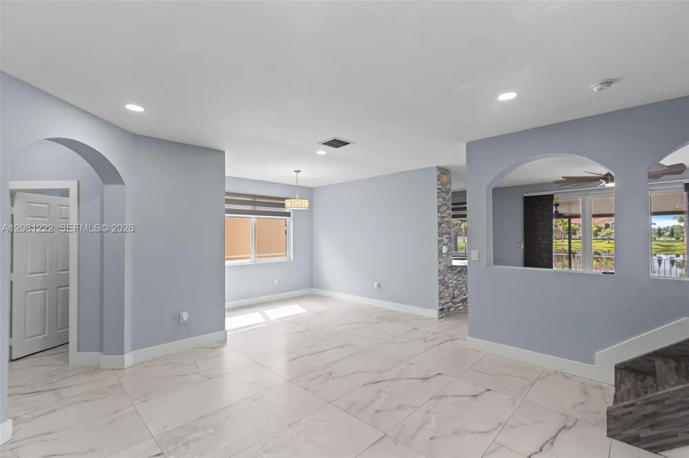 16570 SW 70th St Miami, FL 33193