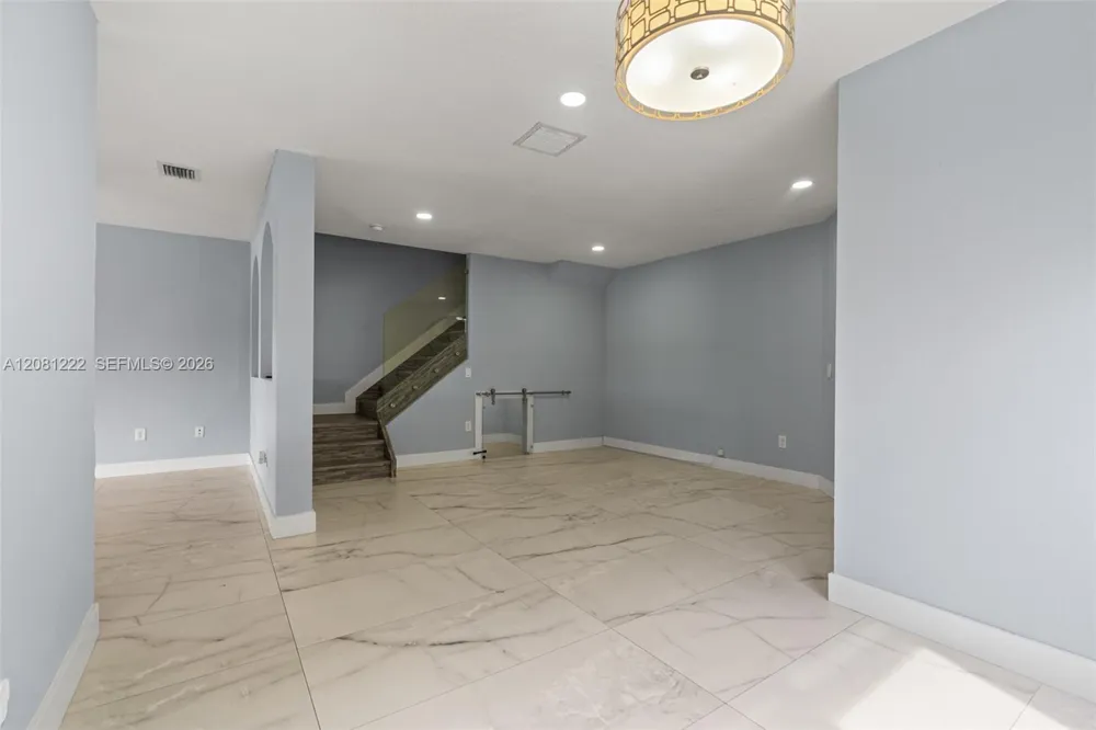 16570 SW 70th St Miami, FL 33193