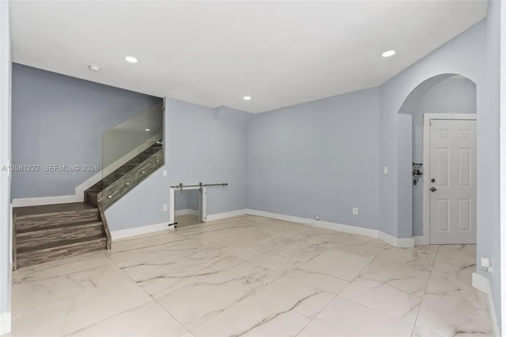 16570 SW 70th St Miami, FL 33193